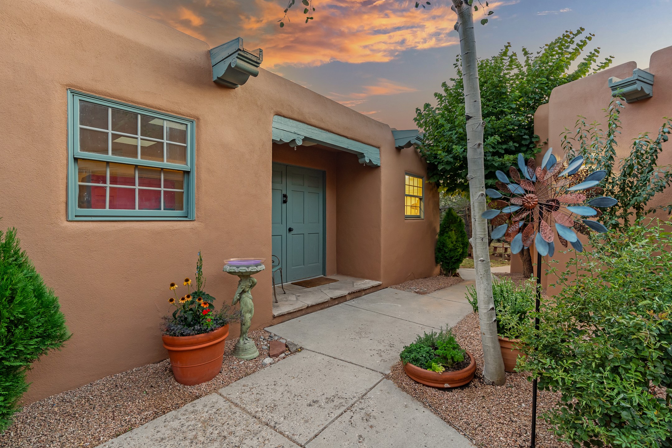 Santa Fe, New Mexico 87505, United States, 4 Bedrooms Bedrooms, ,4 BathroomsBathrooms,Residential,Active,194592