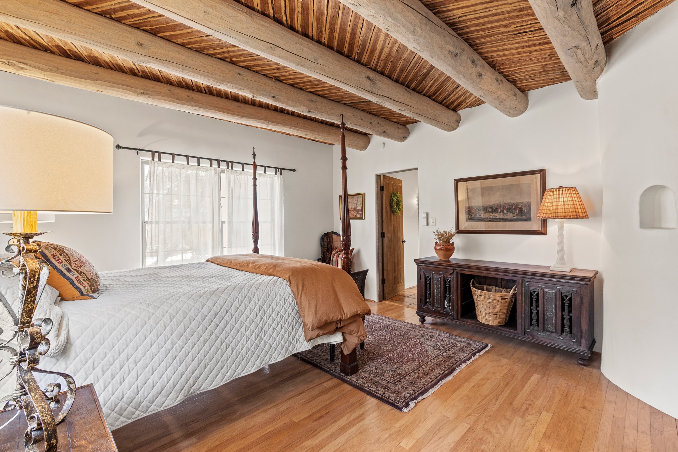 Santa Fe, New Mexico 87505, United States, 4 Bedrooms Bedrooms, ,4 BathroomsBathrooms,Residential,Active,194592