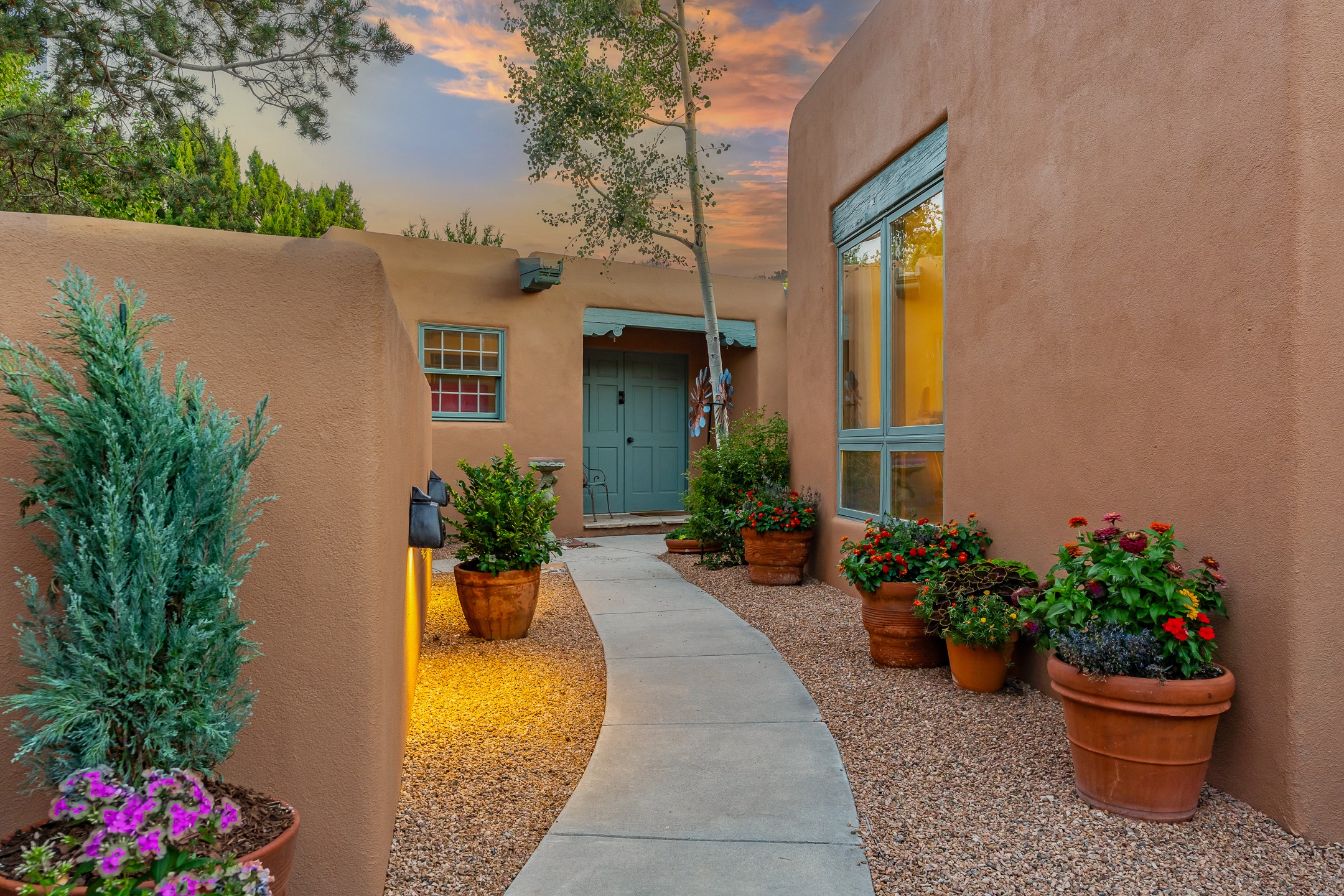 Santa Fe, New Mexico 87505, United States, 4 Bedrooms Bedrooms, ,4 BathroomsBathrooms,Residential,Active,194592