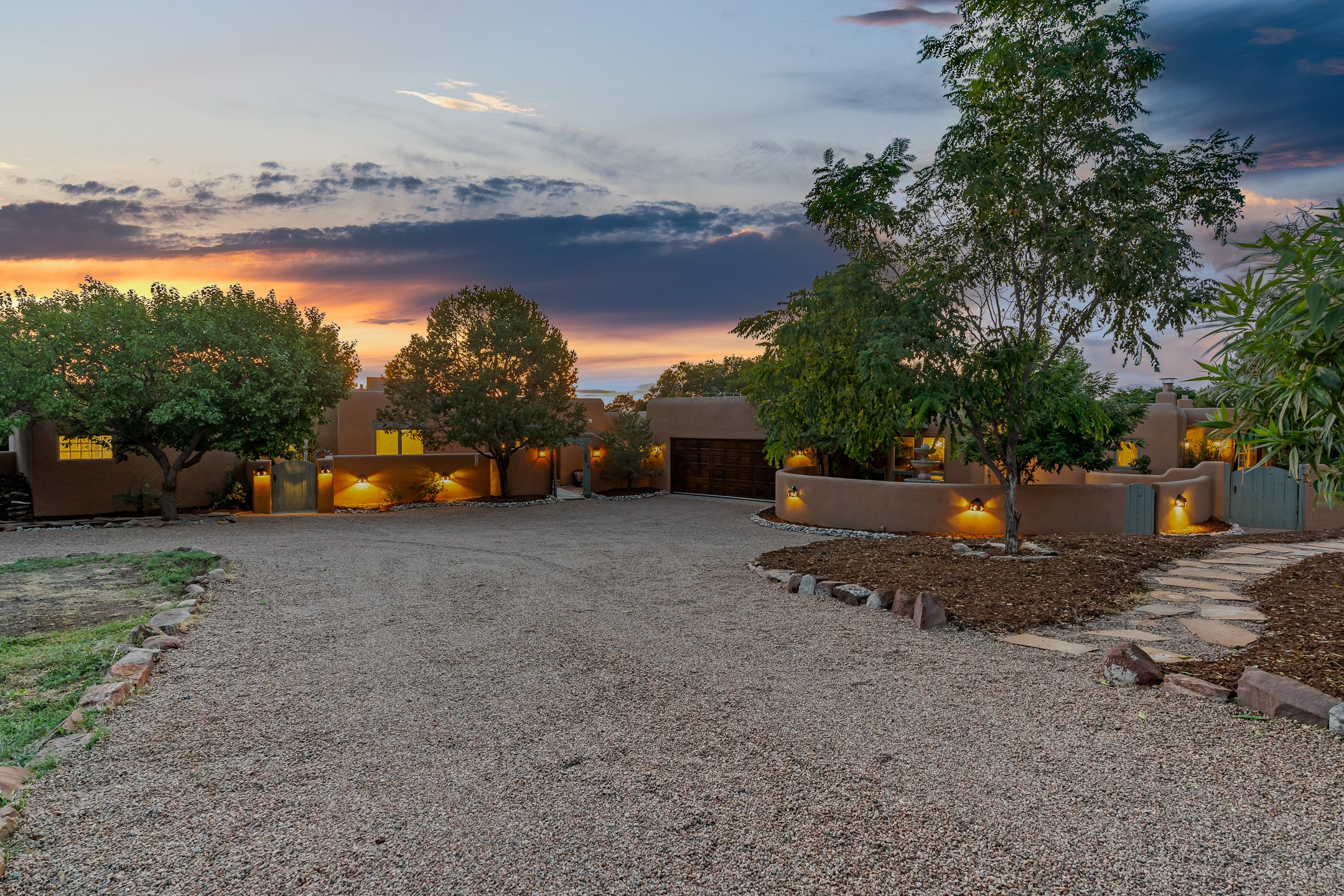 Santa Fe, New Mexico 87505, United States, 4 Bedrooms Bedrooms, ,4 BathroomsBathrooms,Residential,Active,194592