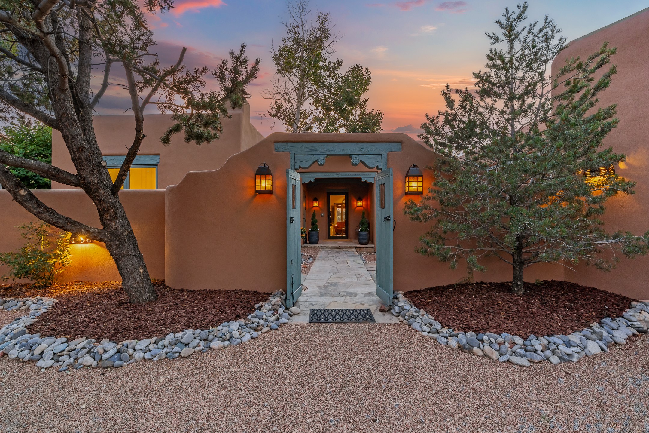 Santa Fe, New Mexico 87505, United States, 4 Bedrooms Bedrooms, ,4 BathroomsBathrooms,Residential,Active,194592