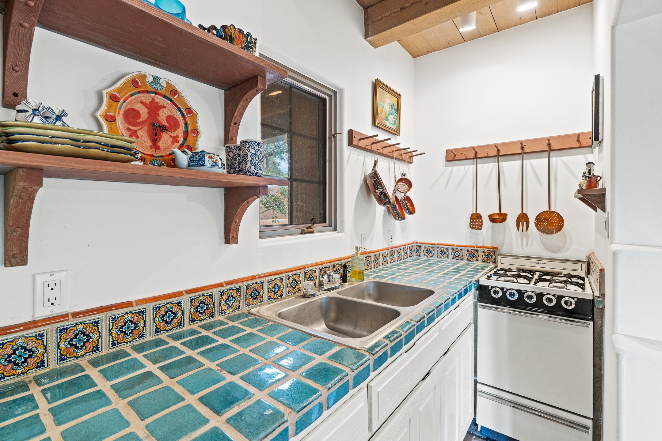 Santa Fe, New Mexico 87505, United States, 4 Bedrooms Bedrooms, ,4 BathroomsBathrooms,Residential,Active,194592