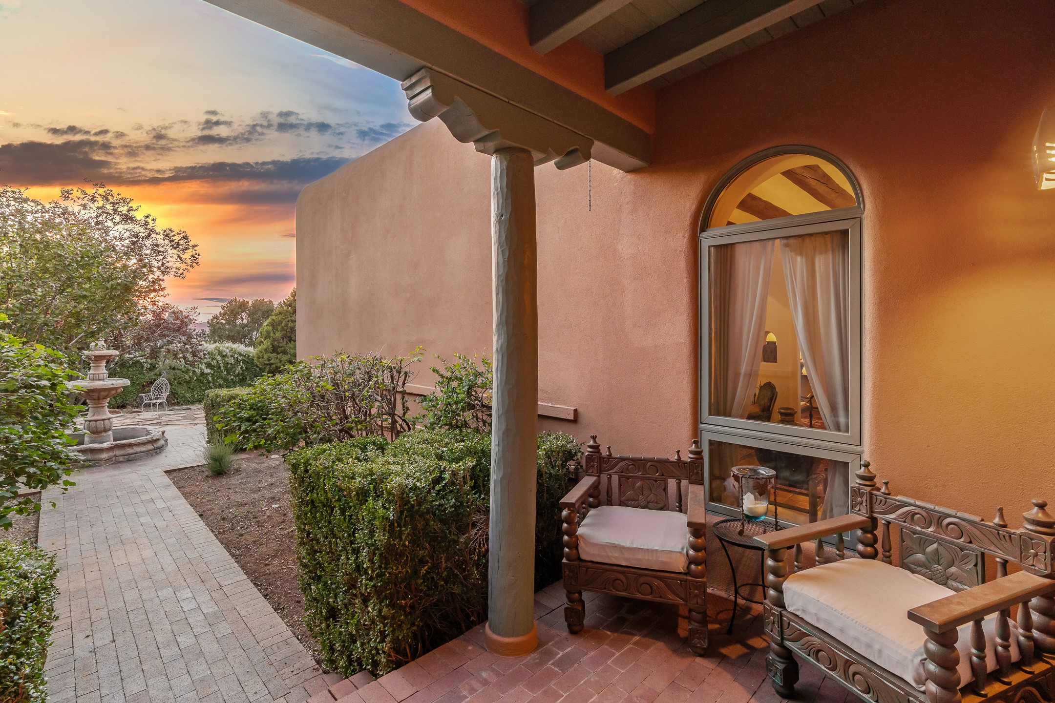 Santa Fe, New Mexico 87505, United States, 4 Bedrooms Bedrooms, ,4 BathroomsBathrooms,Residential,Active,194592