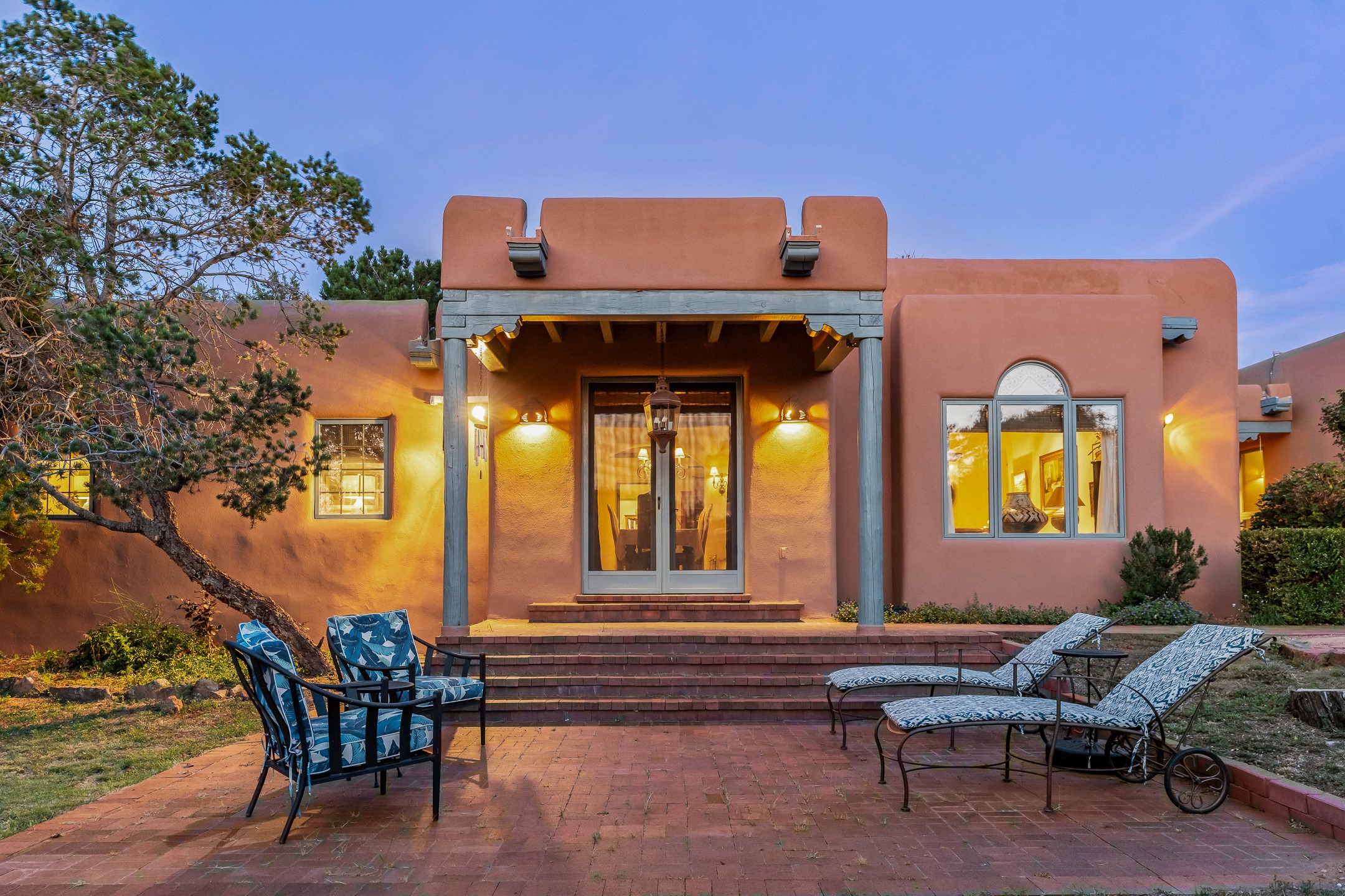 Santa Fe, New Mexico 87505, United States, 4 Bedrooms Bedrooms, ,4 BathroomsBathrooms,Residential,Active,194592