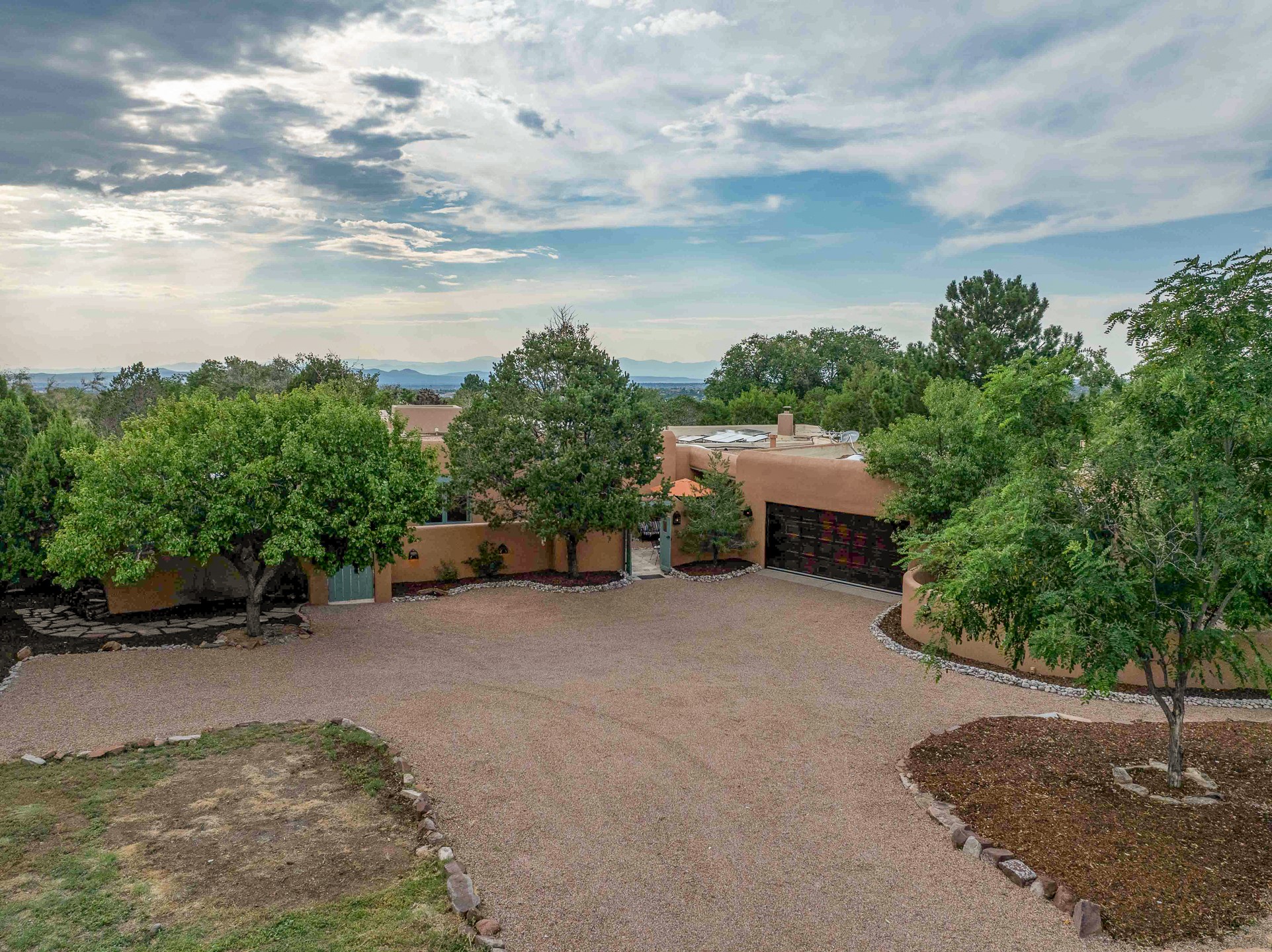 Santa Fe, New Mexico 87505, United States, 4 Bedrooms Bedrooms, ,4 BathroomsBathrooms,Residential,Active,194592