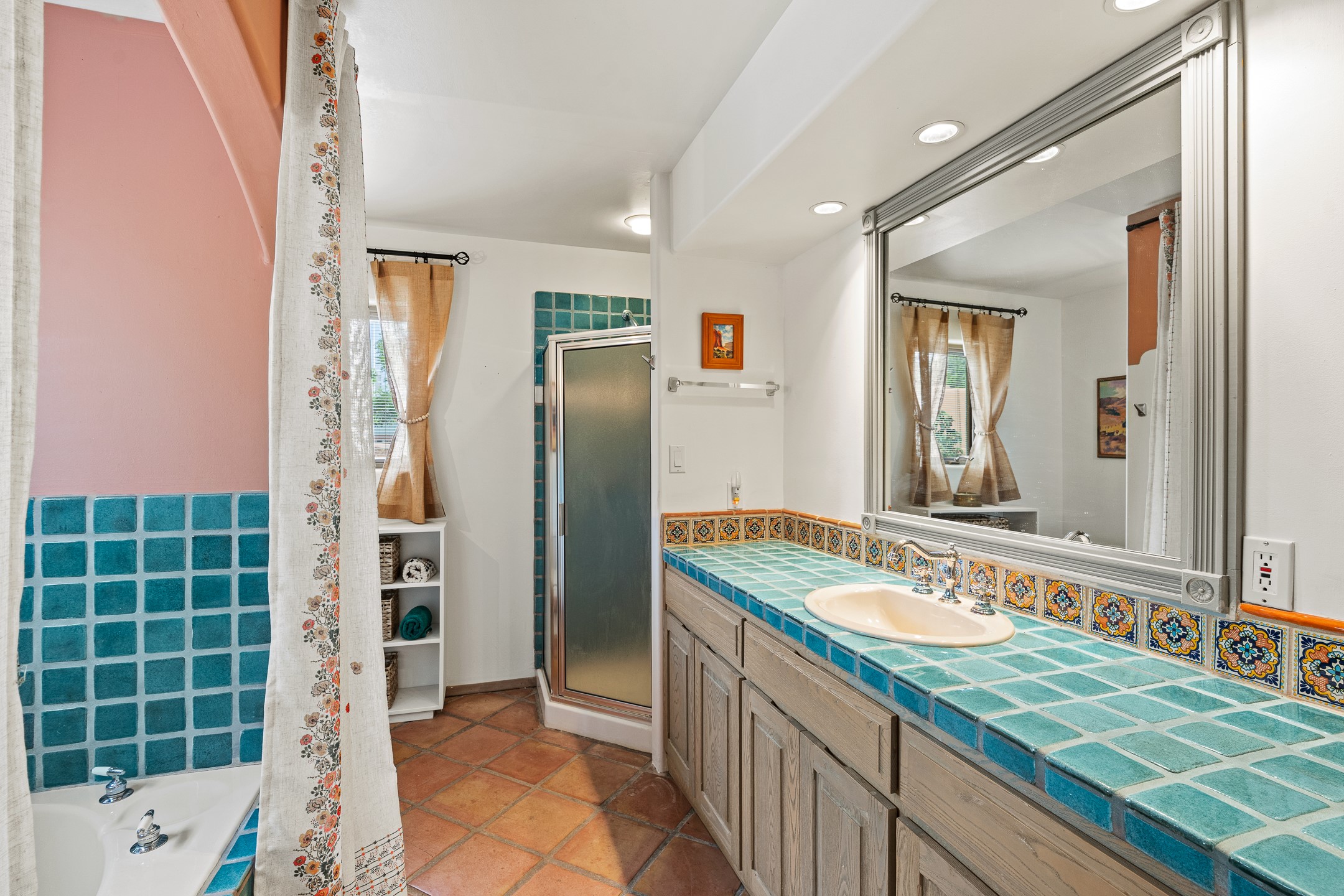 Santa Fe, New Mexico 87505, United States, 4 Bedrooms Bedrooms, ,4 BathroomsBathrooms,Residential,Active,194592