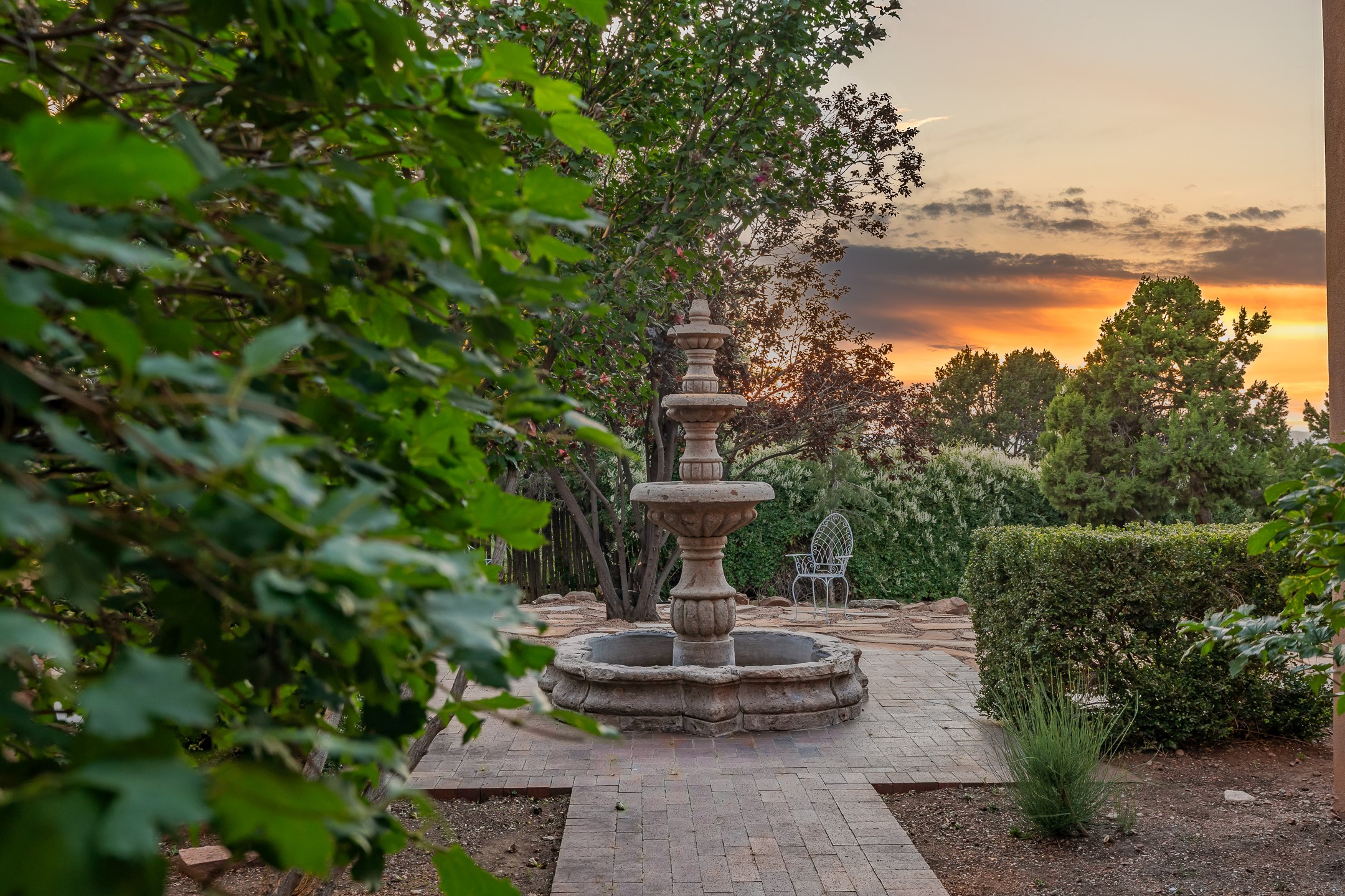 Santa Fe, New Mexico 87505, United States, 4 Bedrooms Bedrooms, ,4 BathroomsBathrooms,Residential,Active,194592