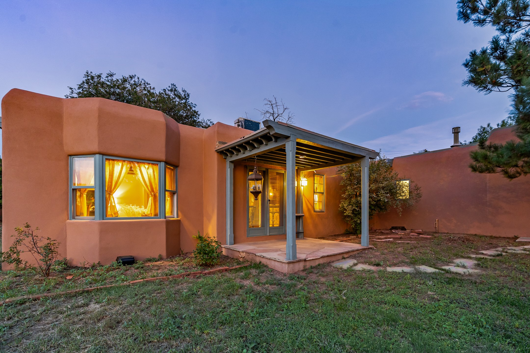 Santa Fe, New Mexico 87505, United States, 4 Bedrooms Bedrooms, ,4 BathroomsBathrooms,Residential,Active,194592