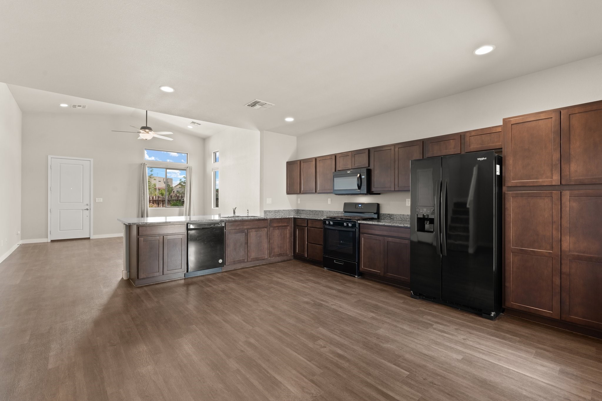 Santa Fe, New Mexico 87507, United States, 3 Bedrooms Bedrooms, ,3 BathroomsBathrooms,Residential,Pending,49866