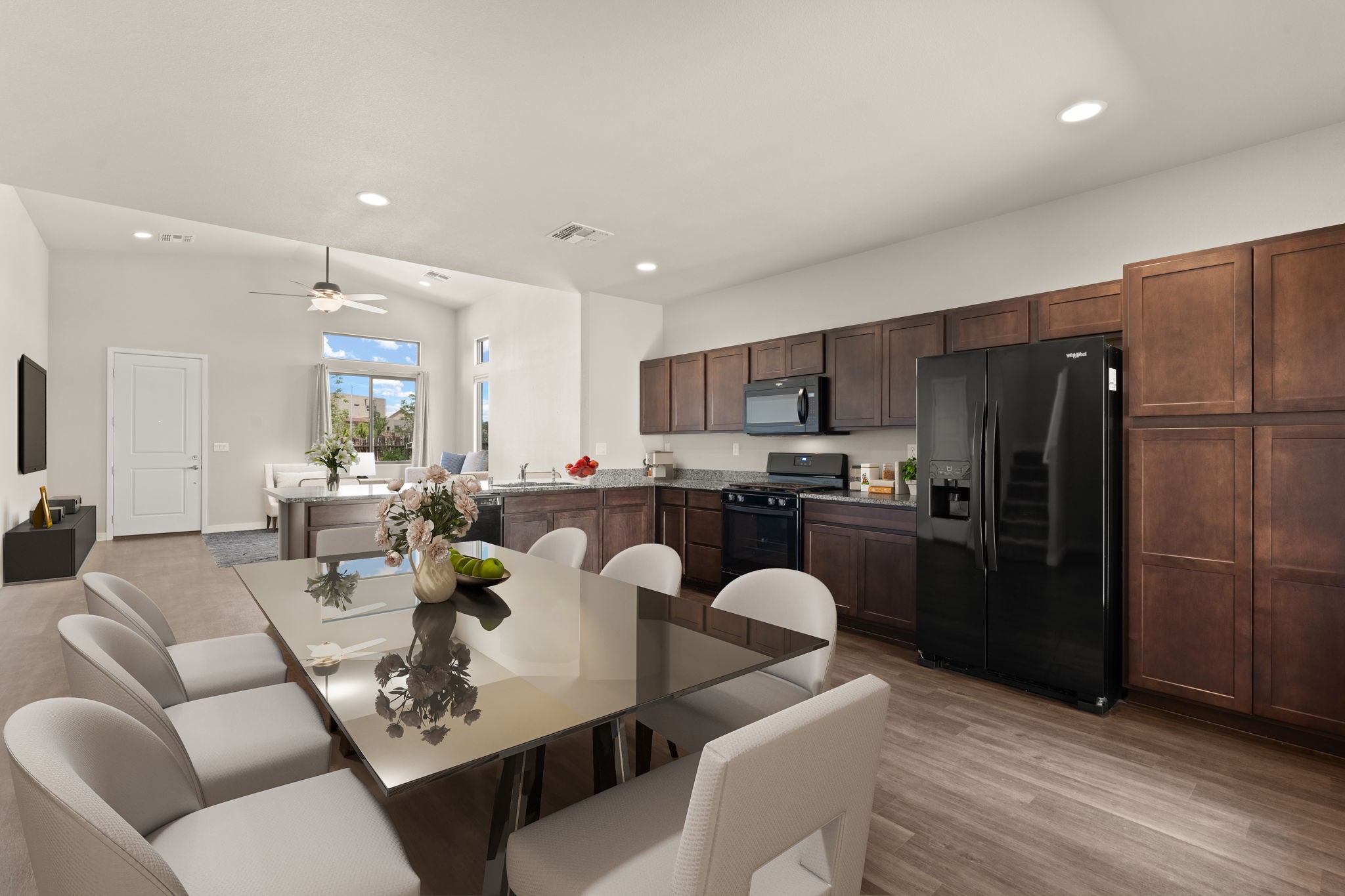 Santa Fe, New Mexico 87507, United States, 3 Bedrooms Bedrooms, ,3 BathroomsBathrooms,Residential,Pending,49866