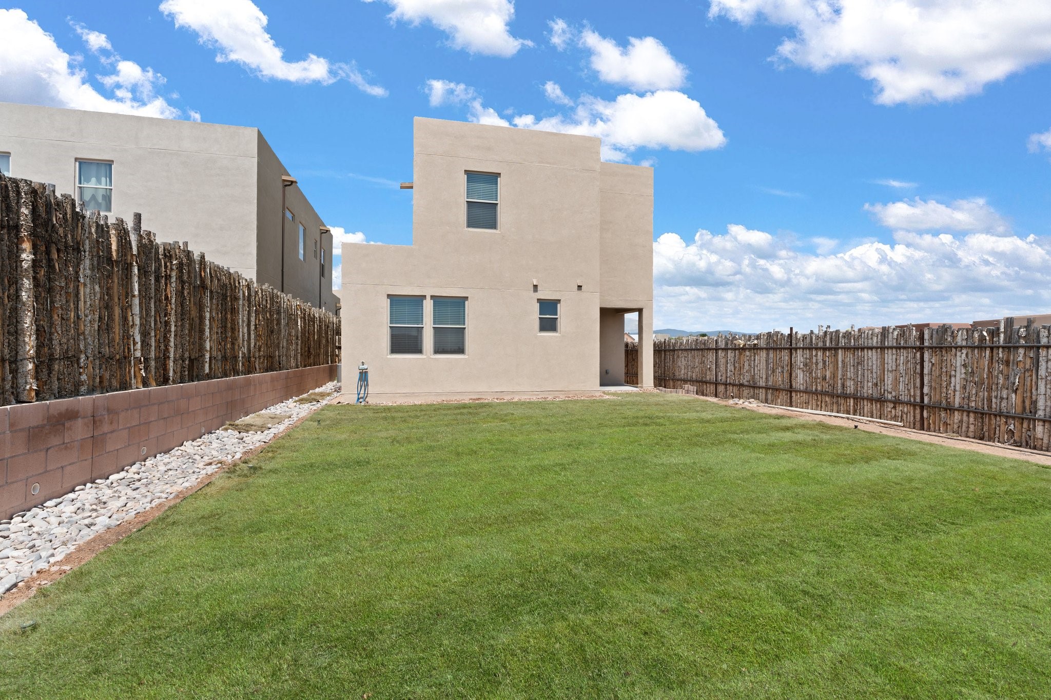 Santa Fe, New Mexico 87507, United States, 3 Bedrooms Bedrooms, ,3 BathroomsBathrooms,Residential,Pending,49866