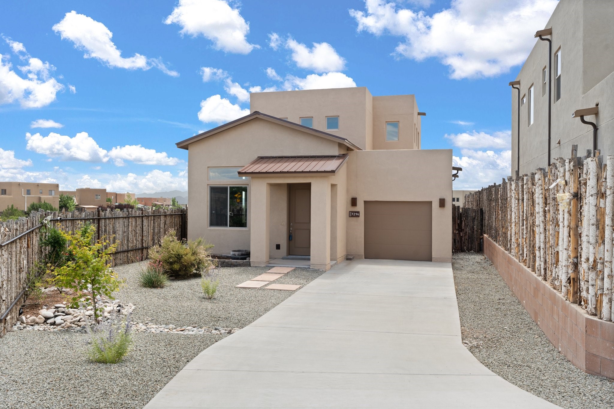 Santa Fe, New Mexico 87507, United States, 3 Bedrooms Bedrooms, ,3 BathroomsBathrooms,Residential,Pending,49866