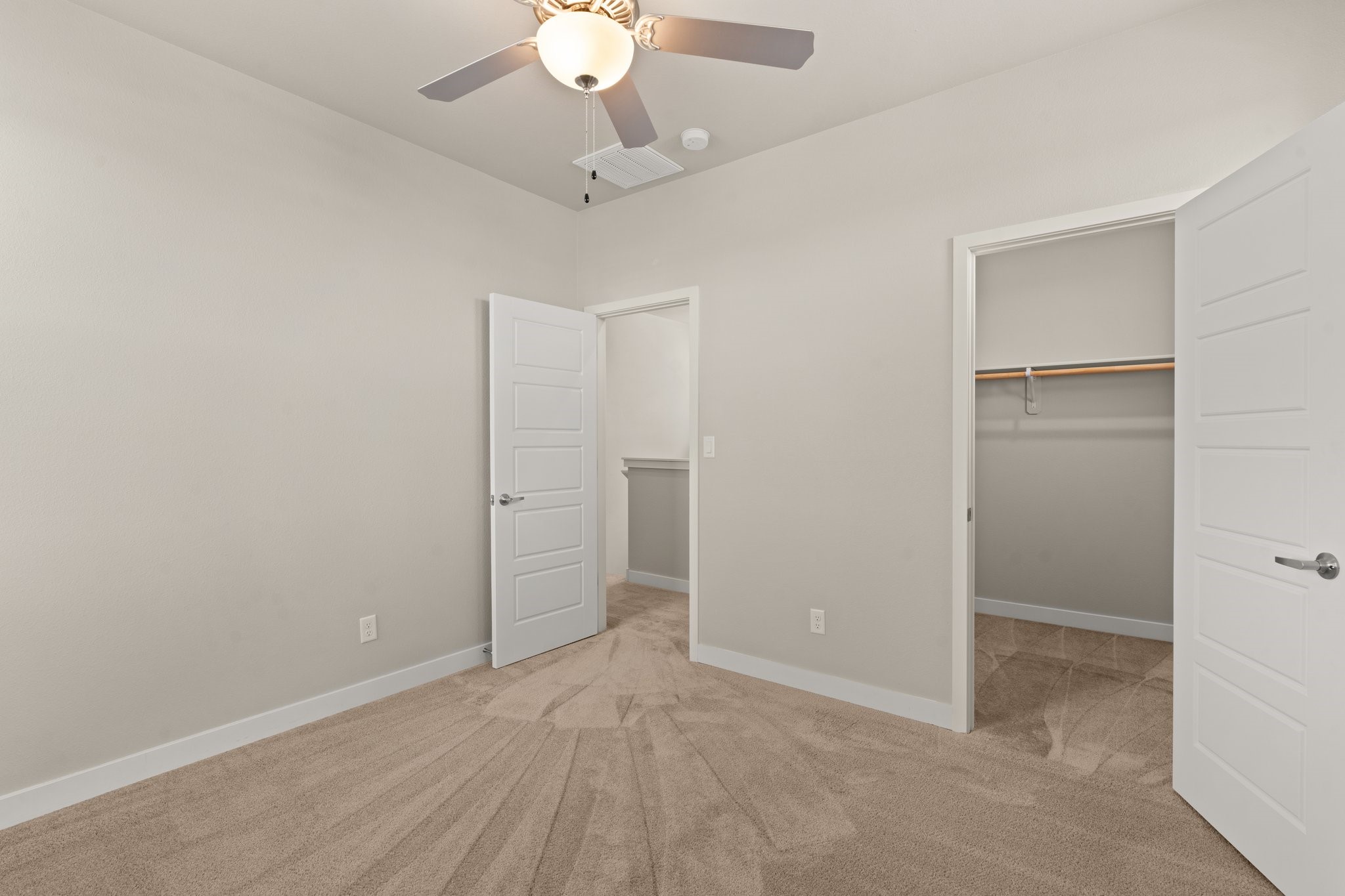 Santa Fe, New Mexico 87507, United States, 3 Bedrooms Bedrooms, ,3 BathroomsBathrooms,Residential,Pending,49866