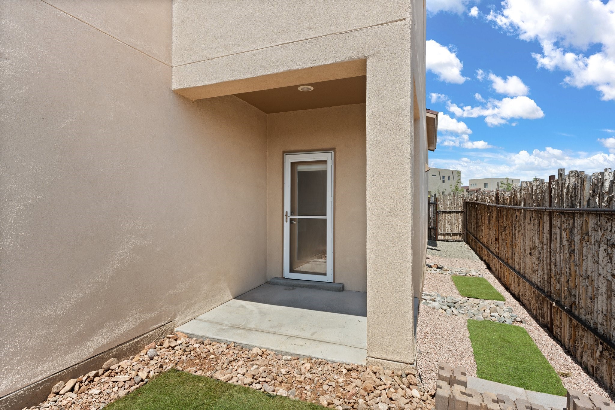 Santa Fe, New Mexico 87507, United States, 3 Bedrooms Bedrooms, ,3 BathroomsBathrooms,Residential,Pending,49866