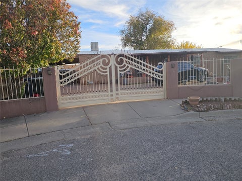 Homes For Sale - 153 Vista Del Norte<br/> Santa Fe County, Santa Fe, NM 87507