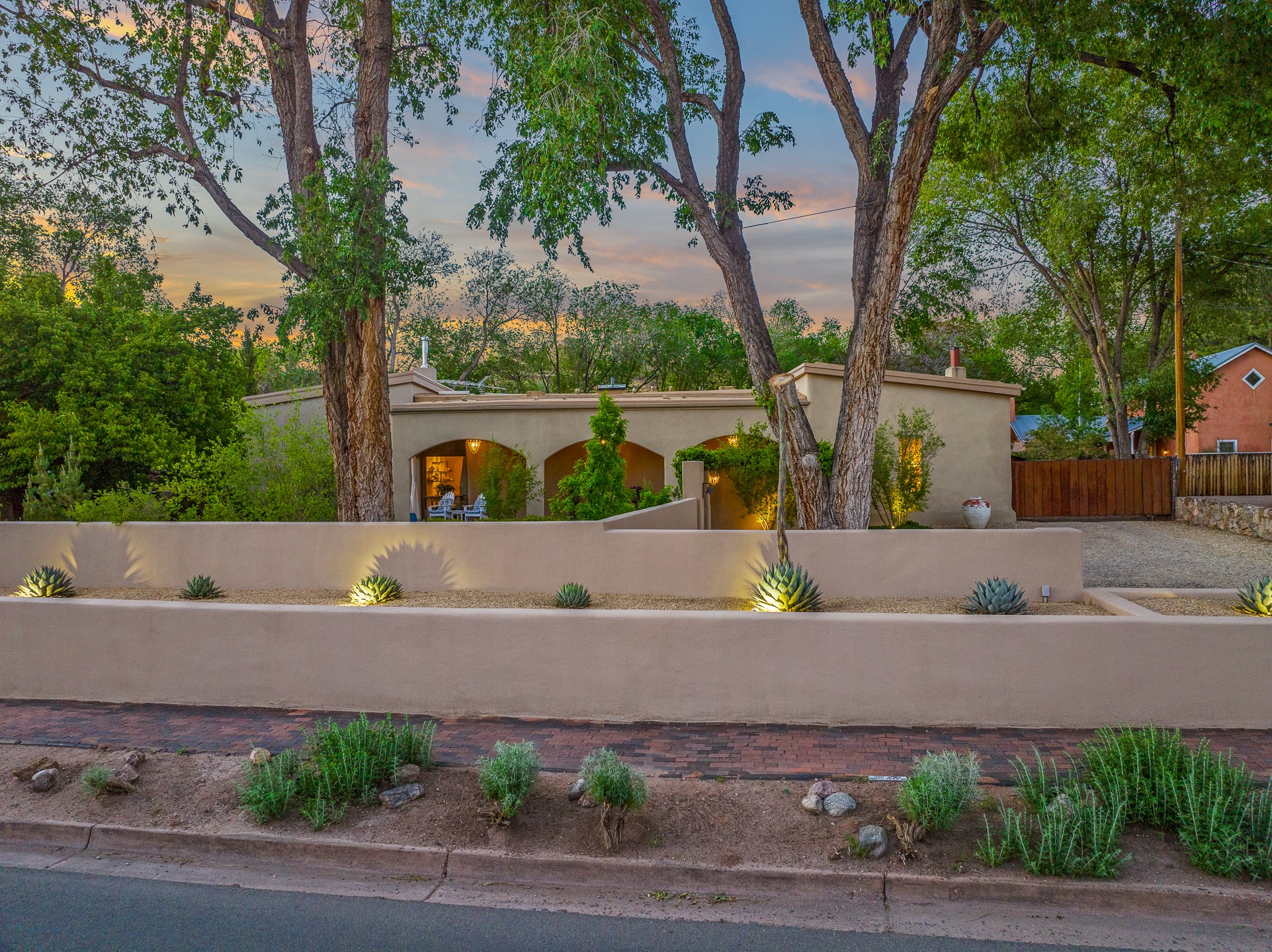 519 East Palace Avenue, Santa Fe, New Mexico image 2