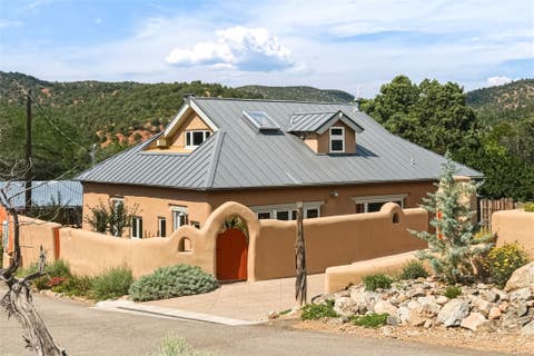 Homes For Sale - 40 Canyon Hill Lane<br/> Santa Fe, NM 87501