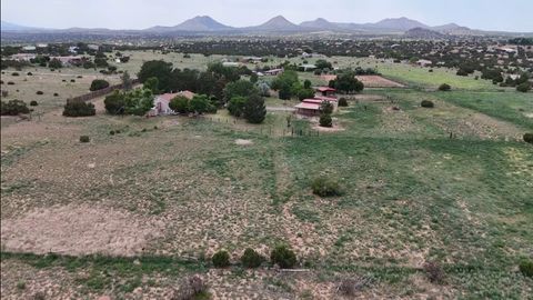 Photo of 90 Arroyo Coyote Road, Santa Fe, NM 87505 (MLS # 202502896)