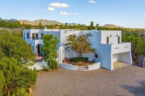 Homes For Sale - 413 Los Arboles Drive<br/> Santa Fe County, Santa Fe, NM 87501