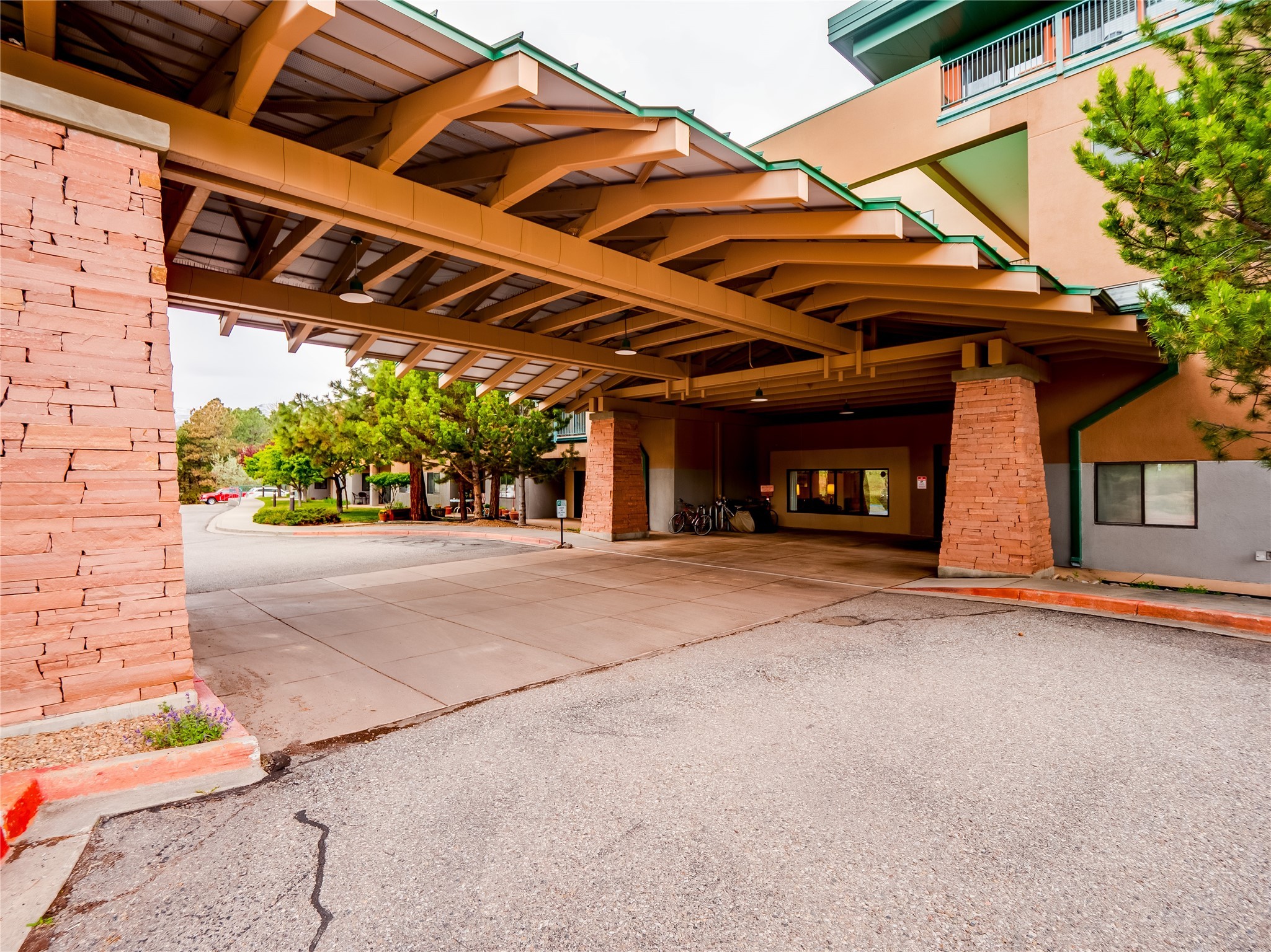 1001 Oppenheimer Place Drive #408, Los Alamos, New Mexico image 2