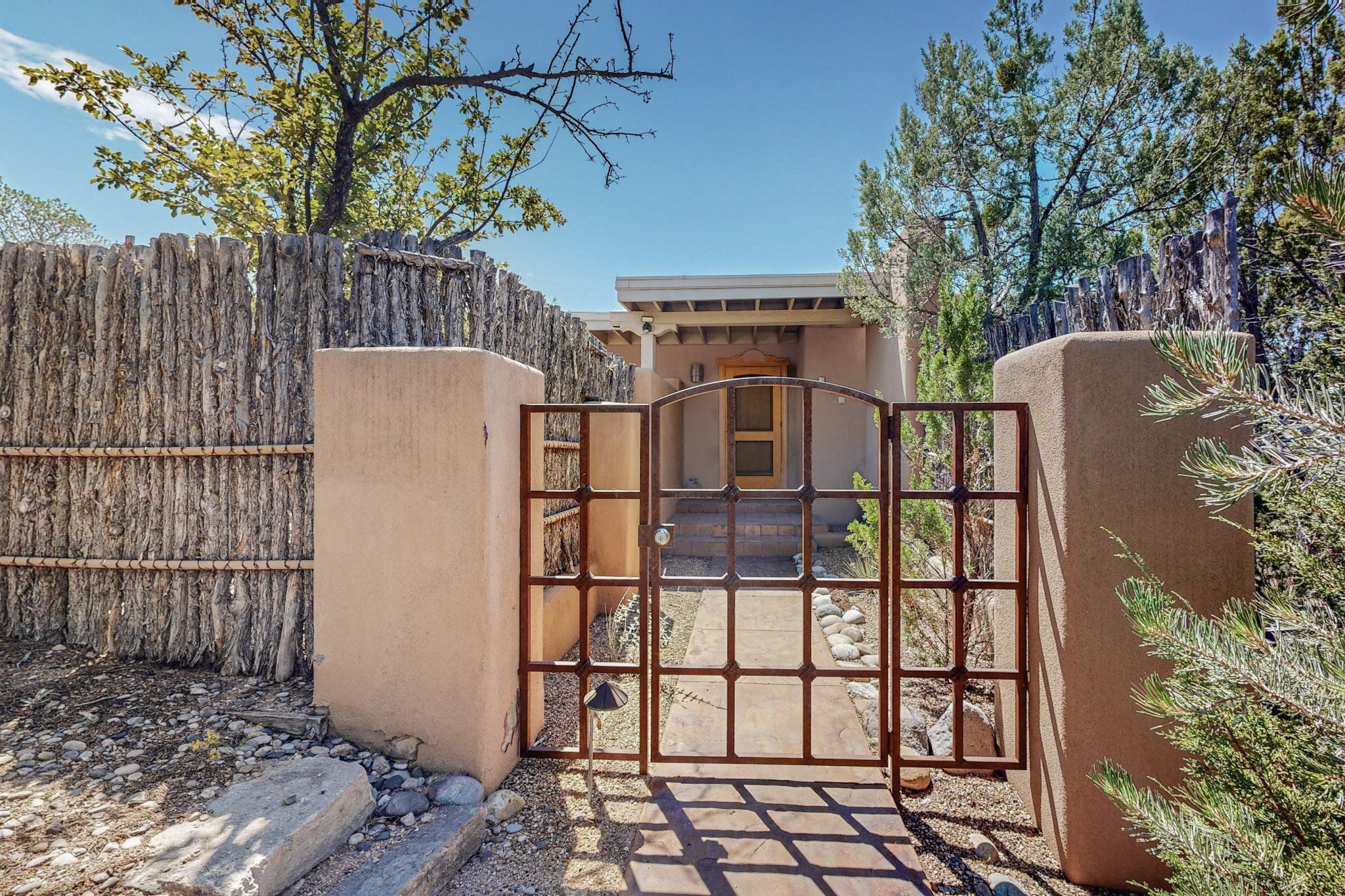 View Santa Fe, NM 87501 house