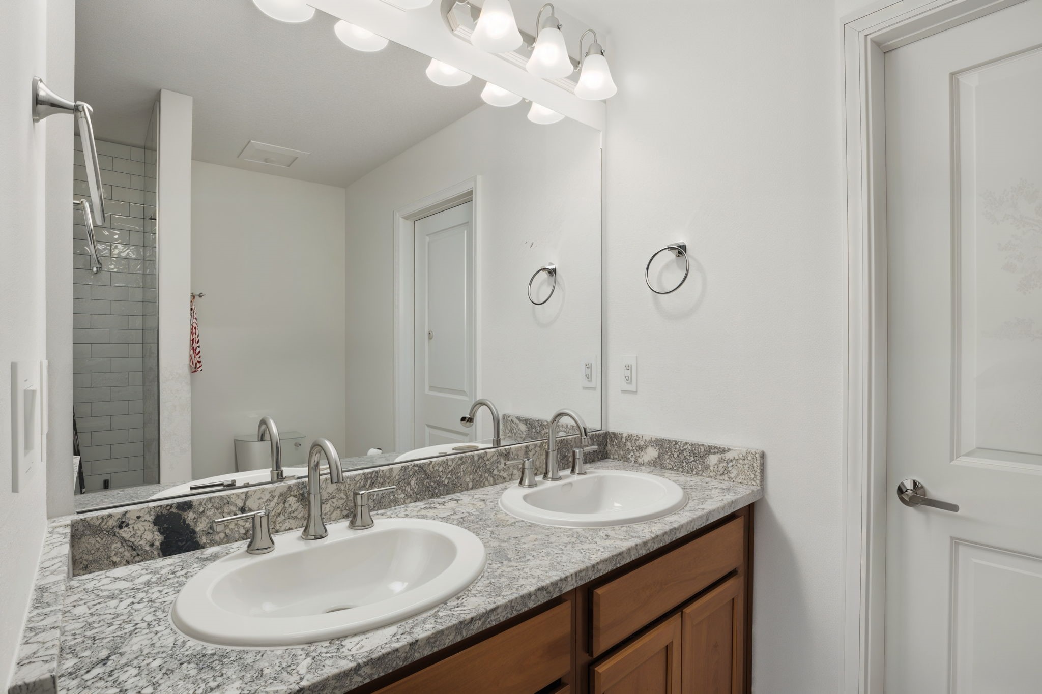 Santa Fe, New Mexico 87507, United States, 4 Bedrooms Bedrooms, ,3 BathroomsBathrooms,Residential,Active,148293