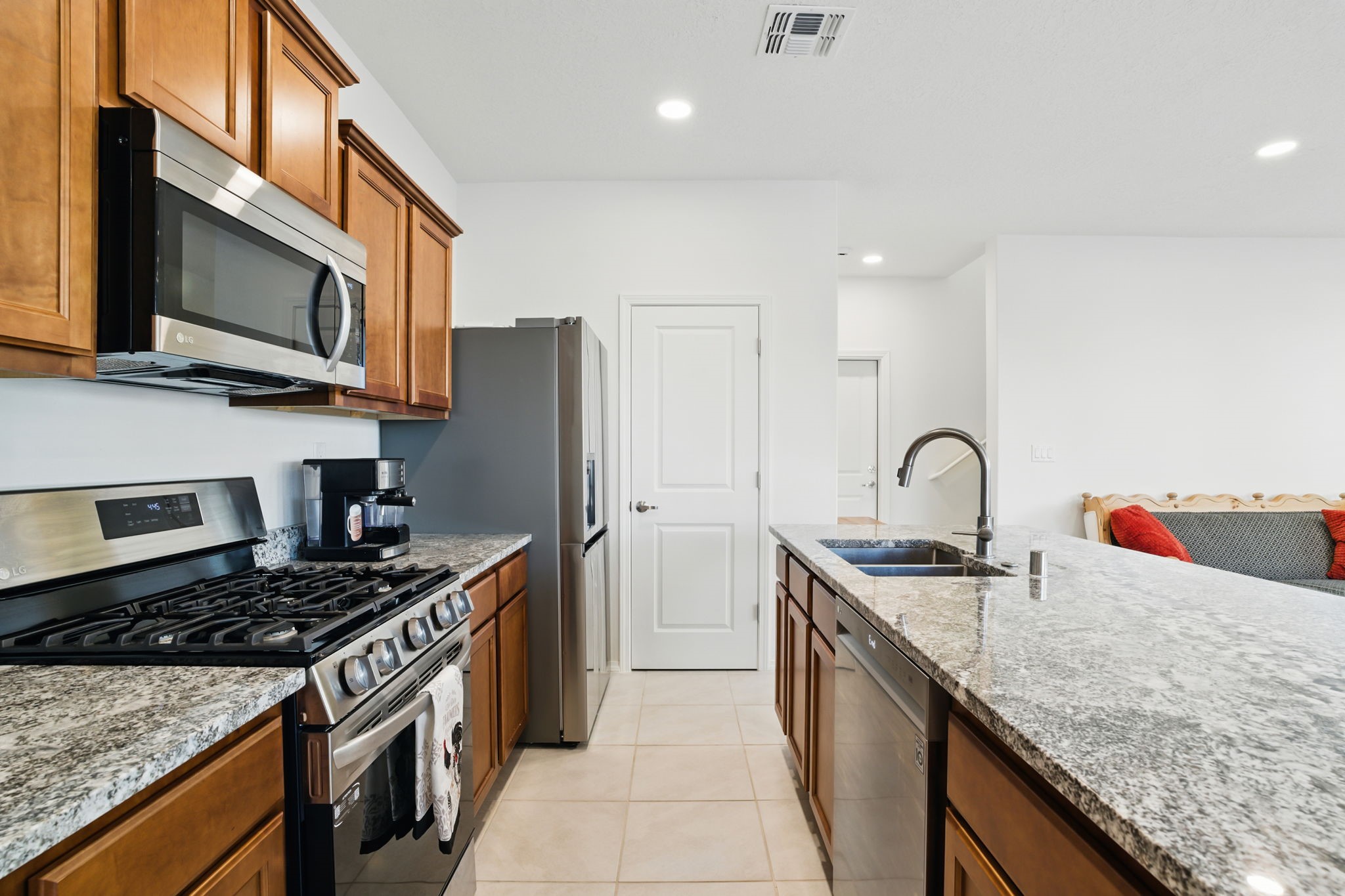 Santa Fe, New Mexico 87507, United States, 4 Bedrooms Bedrooms, ,3 BathroomsBathrooms,Residential,Active,148293