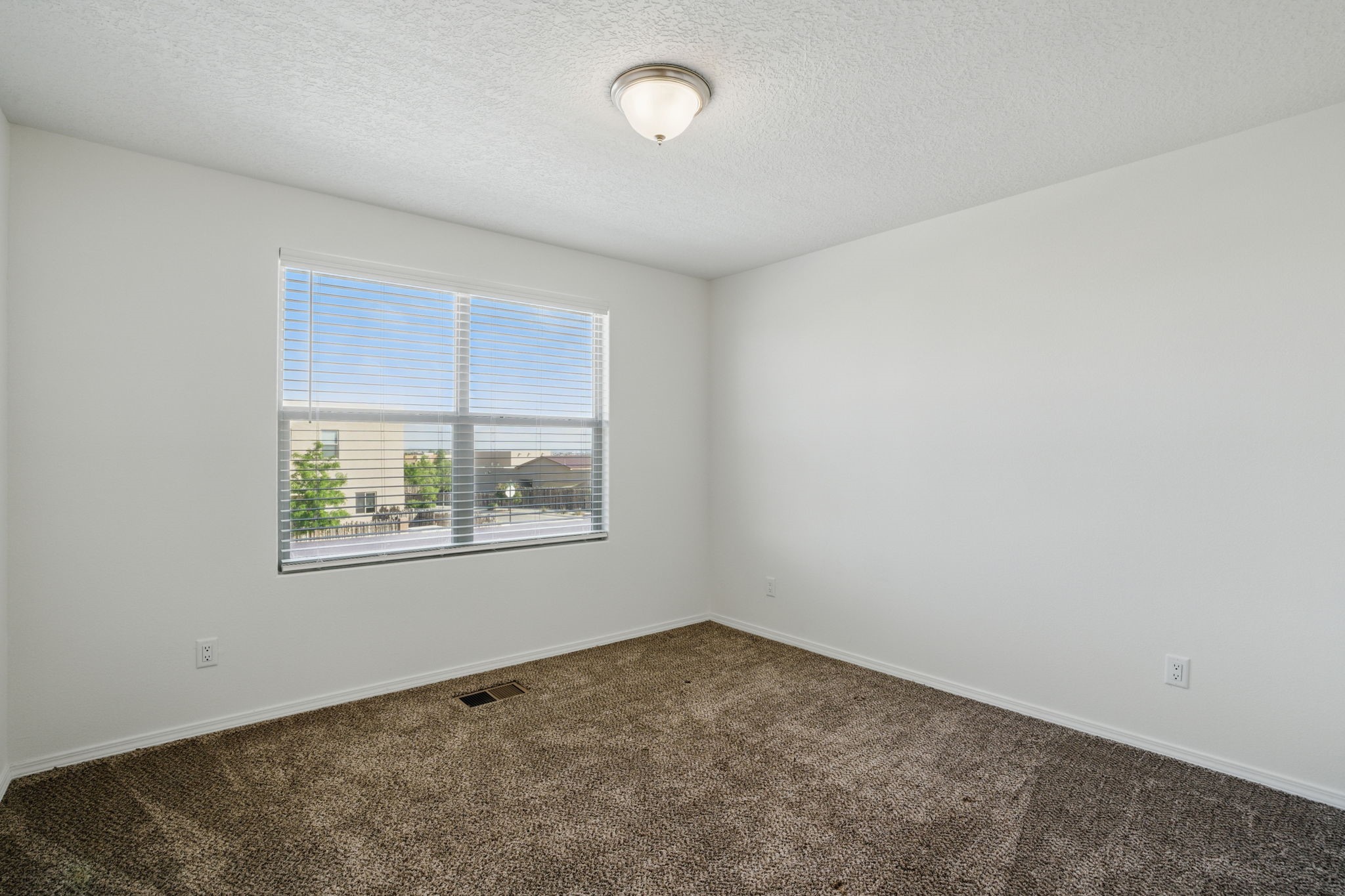 Santa Fe, New Mexico 87507, United States, 4 Bedrooms Bedrooms, ,3 BathroomsBathrooms,Residential,Active,148293