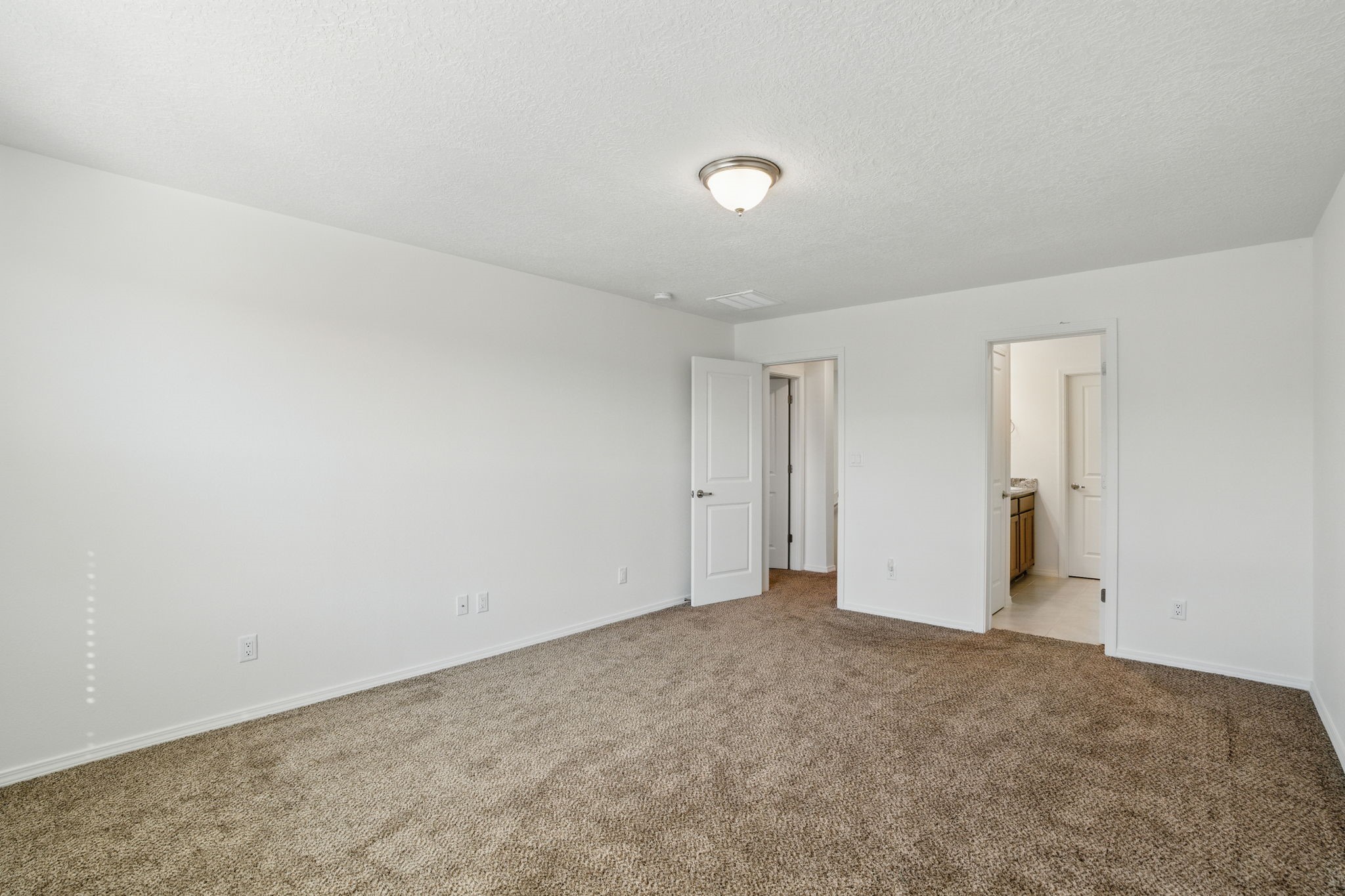 Santa Fe, New Mexico 87507, United States, 4 Bedrooms Bedrooms, ,3 BathroomsBathrooms,Residential,Active,148293