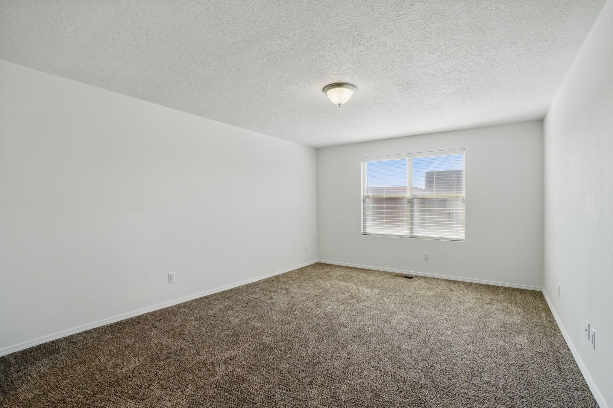 Santa Fe, New Mexico 87507, United States, 4 Bedrooms Bedrooms, ,3 BathroomsBathrooms,Residential,Active,148293