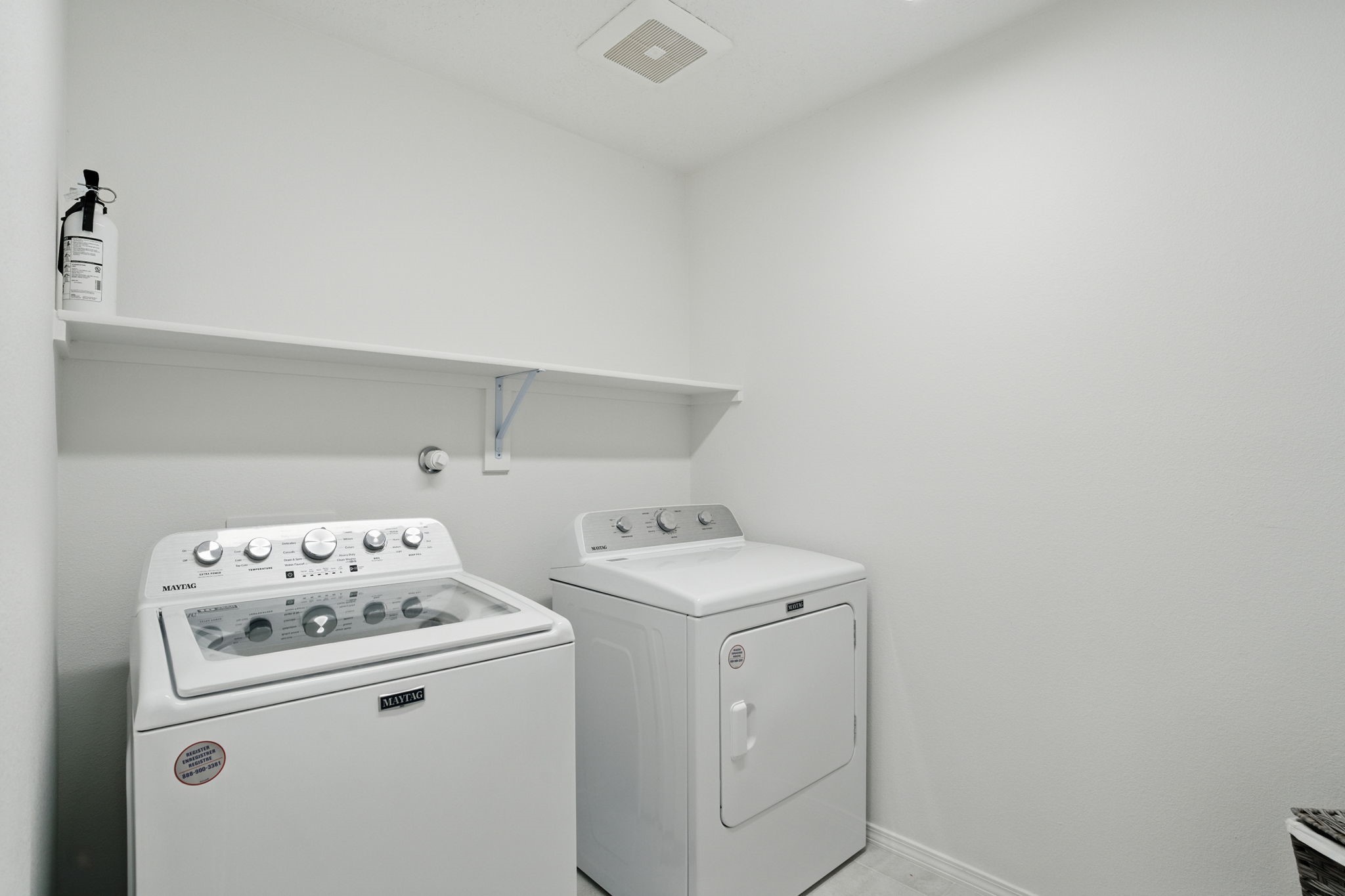 Santa Fe, New Mexico 87507, United States, 4 Bedrooms Bedrooms, ,3 BathroomsBathrooms,Residential,Active,148293