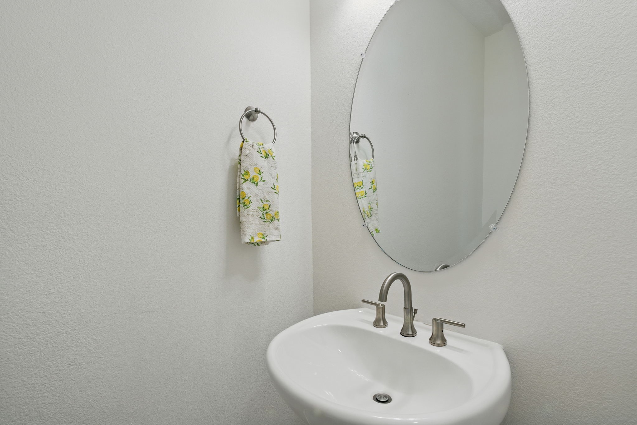 Santa Fe, New Mexico 87507, United States, 4 Bedrooms Bedrooms, ,3 BathroomsBathrooms,Residential,Active,148293