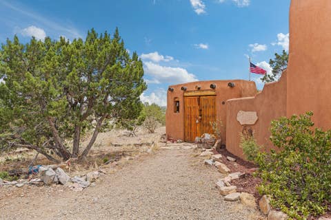 Tiny photo for 60 Bonanza Trail, Santa Fe, NM 87508 (MLS # 202602513)