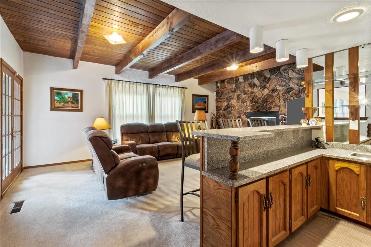 Santa Fe, New Mexico 87505, United States, 4 Bedrooms Bedrooms, ,3 BathroomsBathrooms,Residential,Pending,57444