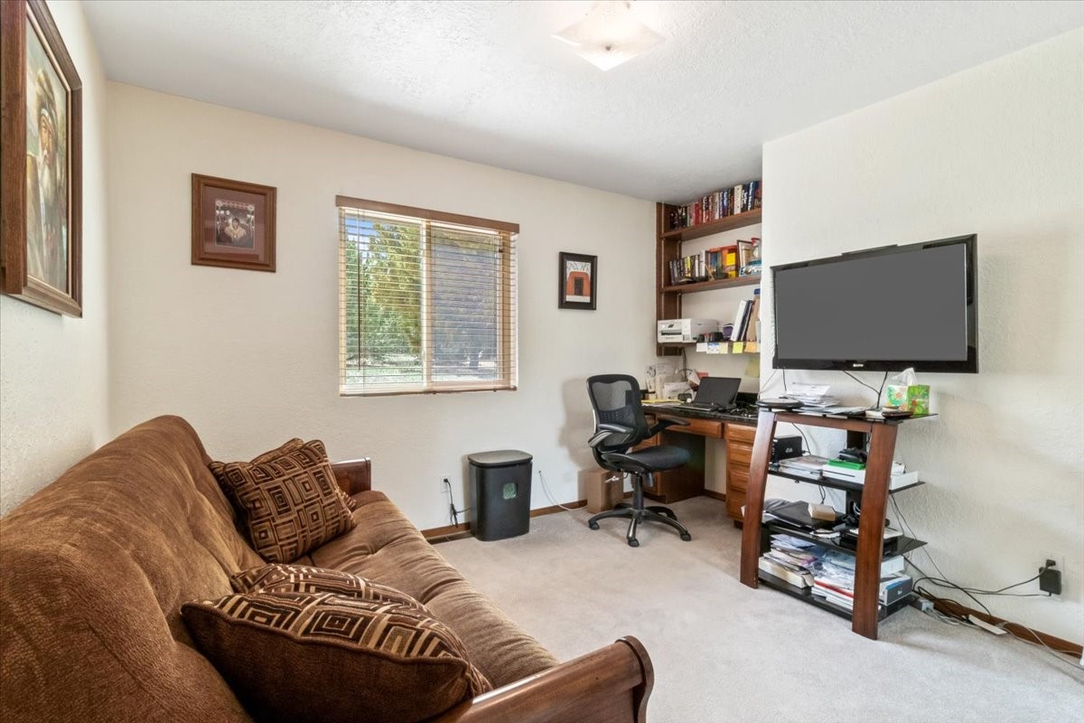 Santa Fe, New Mexico 87505, United States, 4 Bedrooms Bedrooms, ,3 BathroomsBathrooms,Residential,Pending,57444