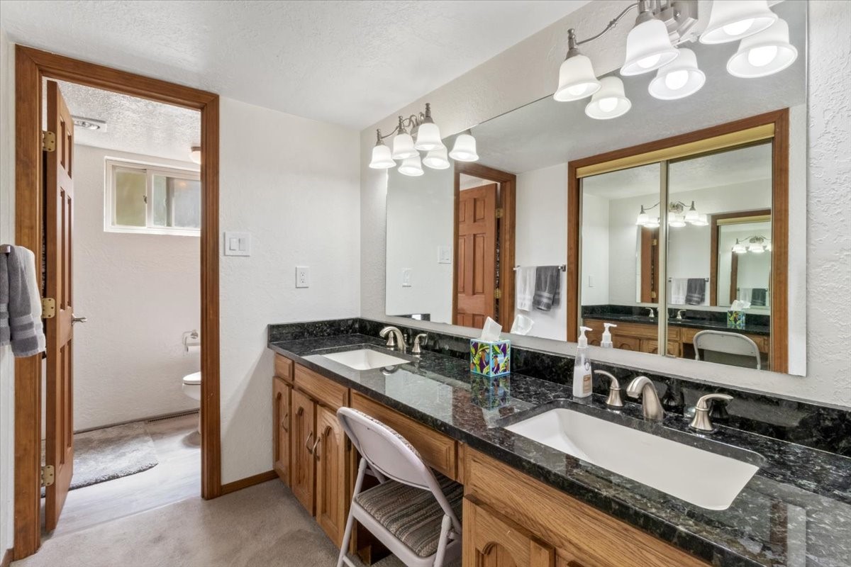 Santa Fe, New Mexico 87505, United States, 4 Bedrooms Bedrooms, ,3 BathroomsBathrooms,Residential,Pending,57444