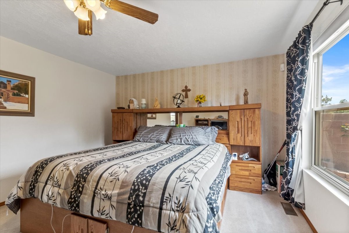 Santa Fe, New Mexico 87505, United States, 4 Bedrooms Bedrooms, ,3 BathroomsBathrooms,Residential,Pending,57444