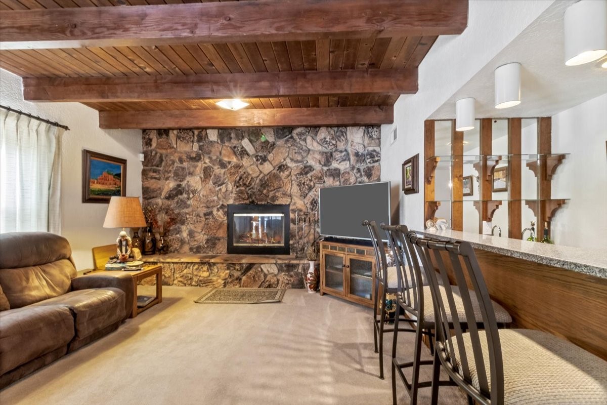 Santa Fe, New Mexico 87505, United States, 4 Bedrooms Bedrooms, ,3 BathroomsBathrooms,Residential,Pending,57444