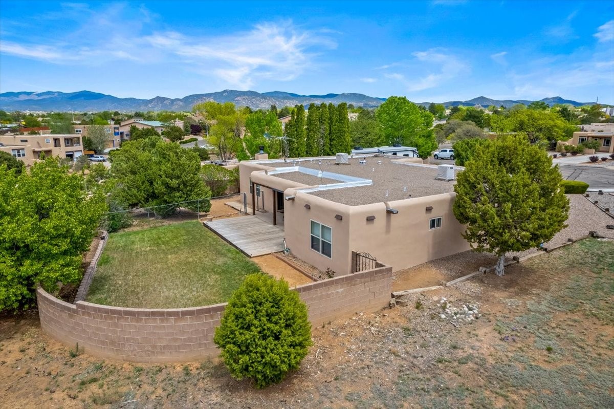 Santa Fe, New Mexico 87505, United States, 4 Bedrooms Bedrooms, ,3 BathroomsBathrooms,Residential,Pending,57444