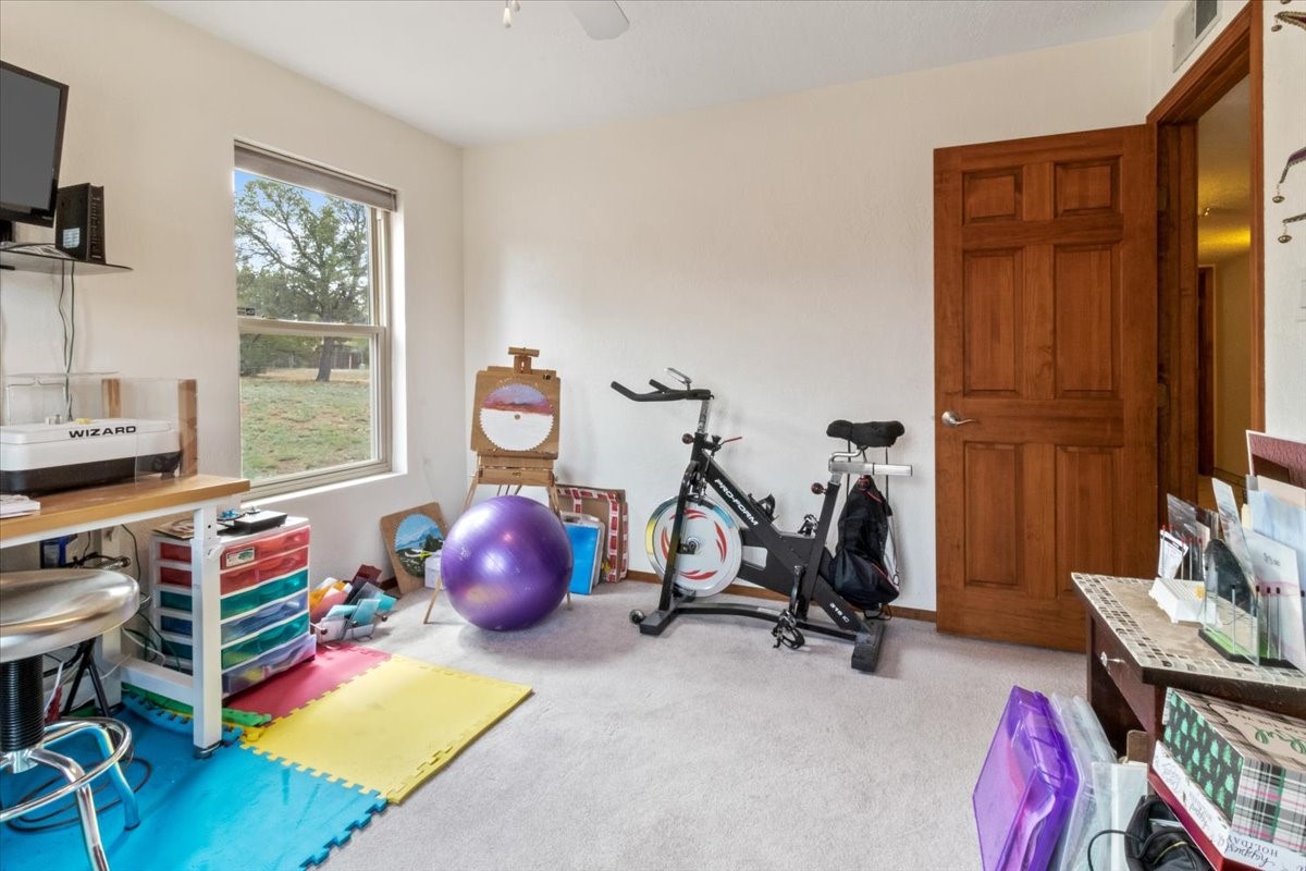 Santa Fe, New Mexico 87505, United States, 4 Bedrooms Bedrooms, ,3 BathroomsBathrooms,Residential,Pending,57444