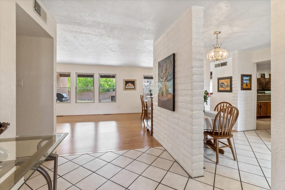 Santa Fe, New Mexico 87505, United States, 4 Bedrooms Bedrooms, ,3 BathroomsBathrooms,Residential,Pending,57444