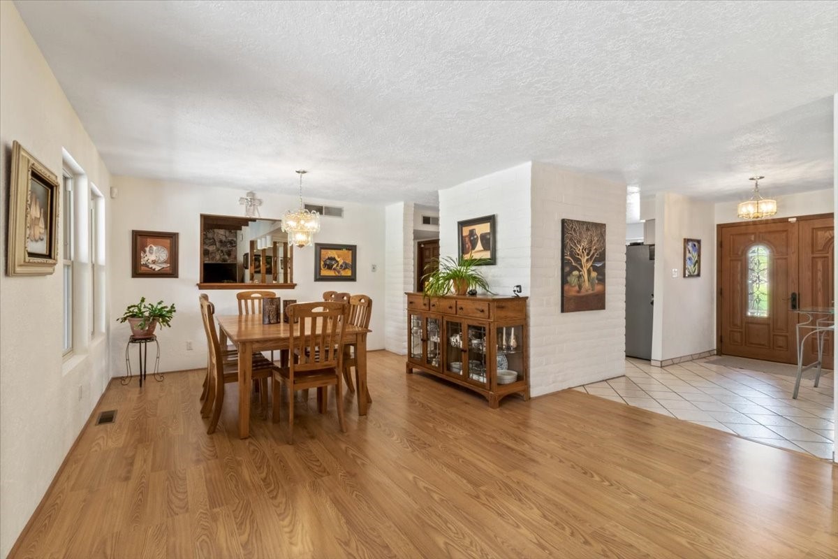 Santa Fe, New Mexico 87505, United States, 4 Bedrooms Bedrooms, ,3 BathroomsBathrooms,Residential,Pending,57444