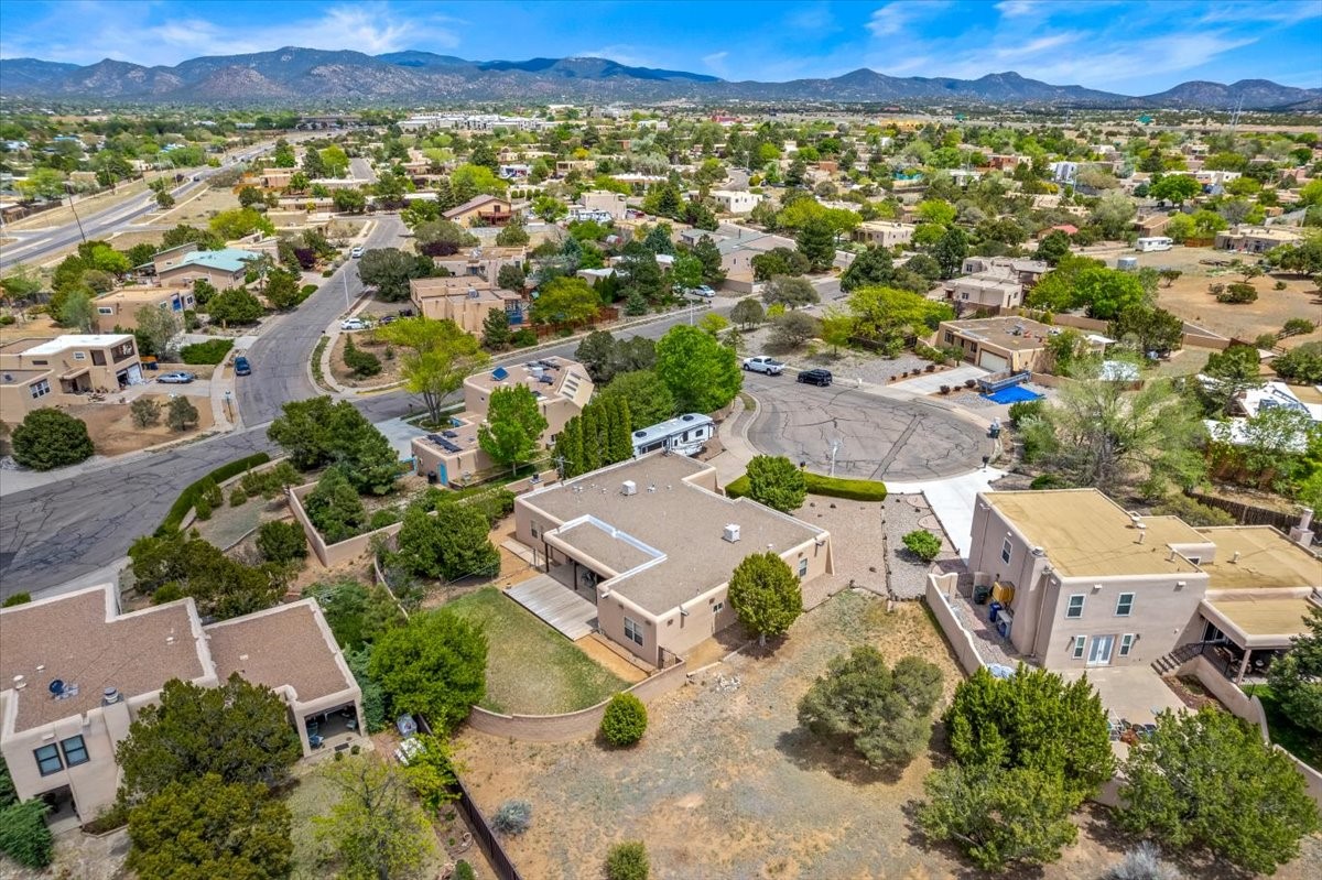 Santa Fe, New Mexico 87505, United States, 4 Bedrooms Bedrooms, ,3 BathroomsBathrooms,Residential,Pending,57444