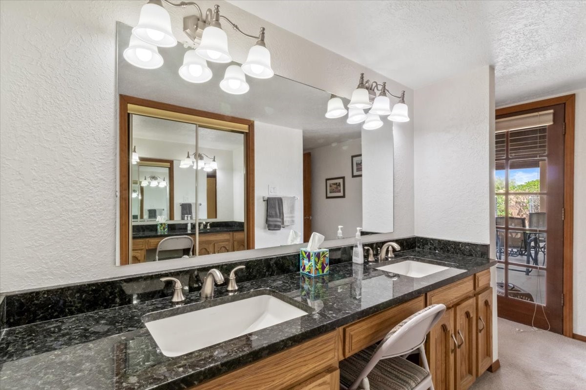 Santa Fe, New Mexico 87505, United States, 4 Bedrooms Bedrooms, ,3 BathroomsBathrooms,Residential,Pending,57444