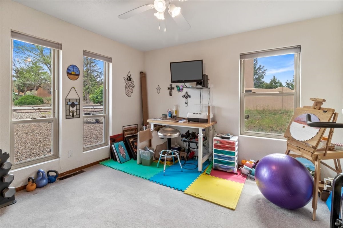 Santa Fe, New Mexico 87505, United States, 4 Bedrooms Bedrooms, ,3 BathroomsBathrooms,Residential,Pending,57444