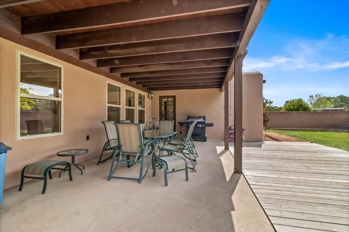 Santa Fe, New Mexico 87505, United States, 4 Bedrooms Bedrooms, ,3 BathroomsBathrooms,Residential,Pending,57444