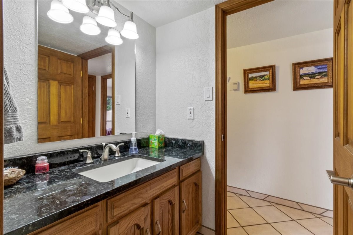 Santa Fe, New Mexico 87505, United States, 4 Bedrooms Bedrooms, ,3 BathroomsBathrooms,Residential,Pending,57444