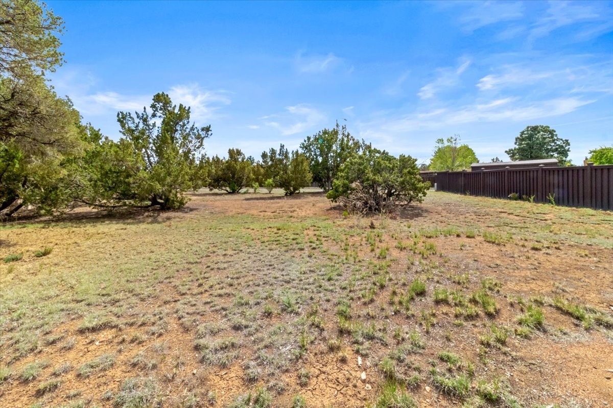 Santa Fe, New Mexico 87505, United States, 4 Bedrooms Bedrooms, ,3 BathroomsBathrooms,Residential,Pending,57444