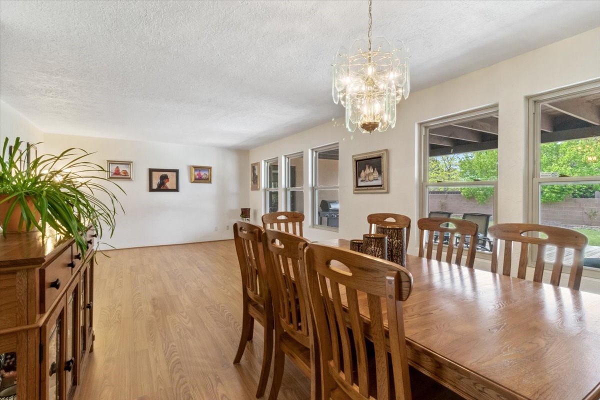 Santa Fe, New Mexico 87505, United States, 4 Bedrooms Bedrooms, ,3 BathroomsBathrooms,Residential,Pending,57444