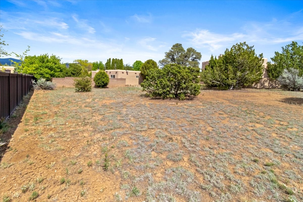Santa Fe, New Mexico 87505, United States, 4 Bedrooms Bedrooms, ,3 BathroomsBathrooms,Residential,Pending,57444